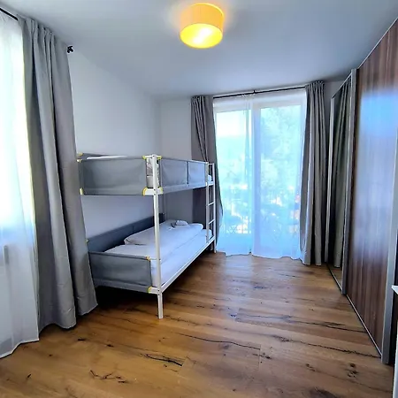 Four Seasons Getaway Apartment *